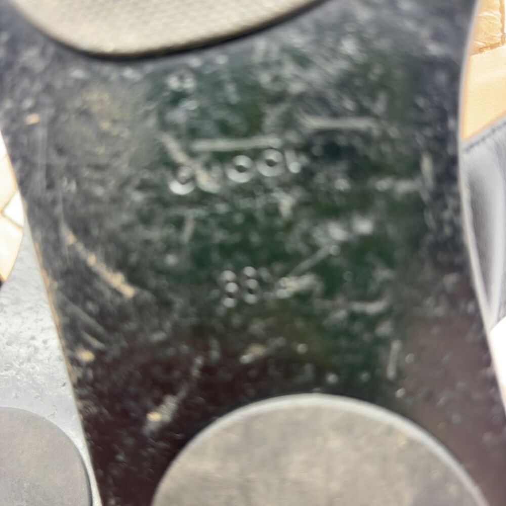 Gucci Leather Thong Sandals - Picture 6 of 6
